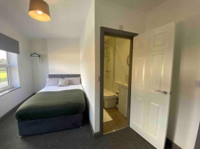 Silver Stag Properties, Ensuite Bedrooms w Kitchen